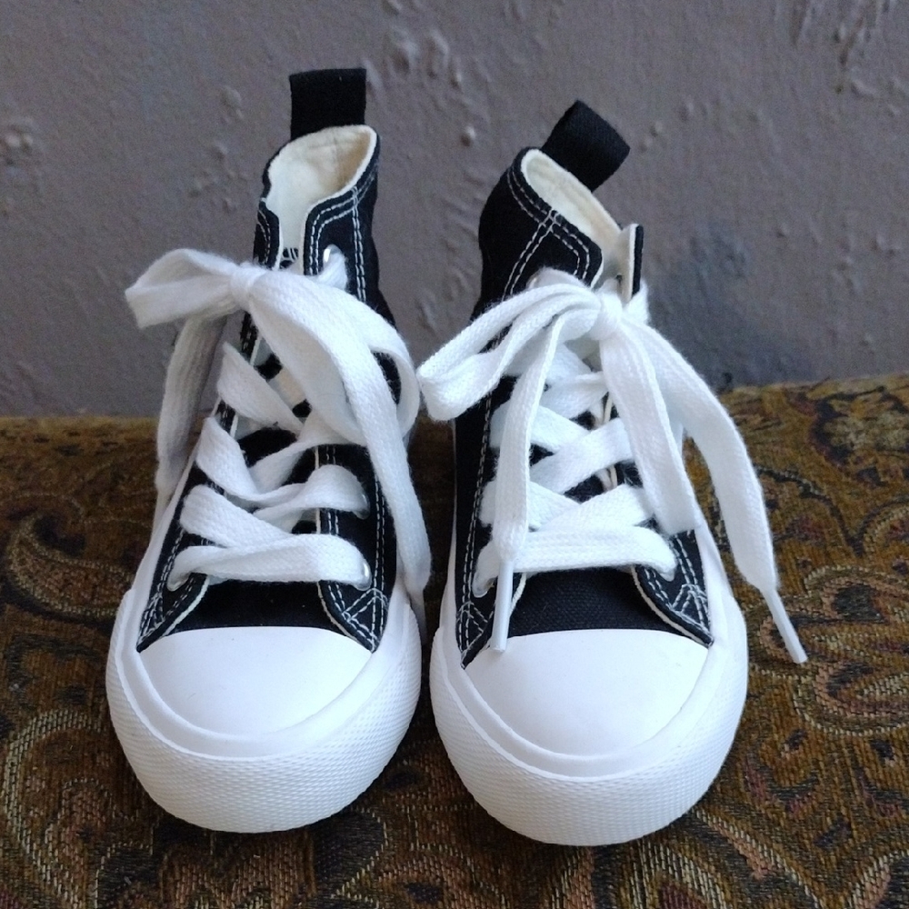 OPOEE,Size27,Kids Black and White High-Top Sneakers
